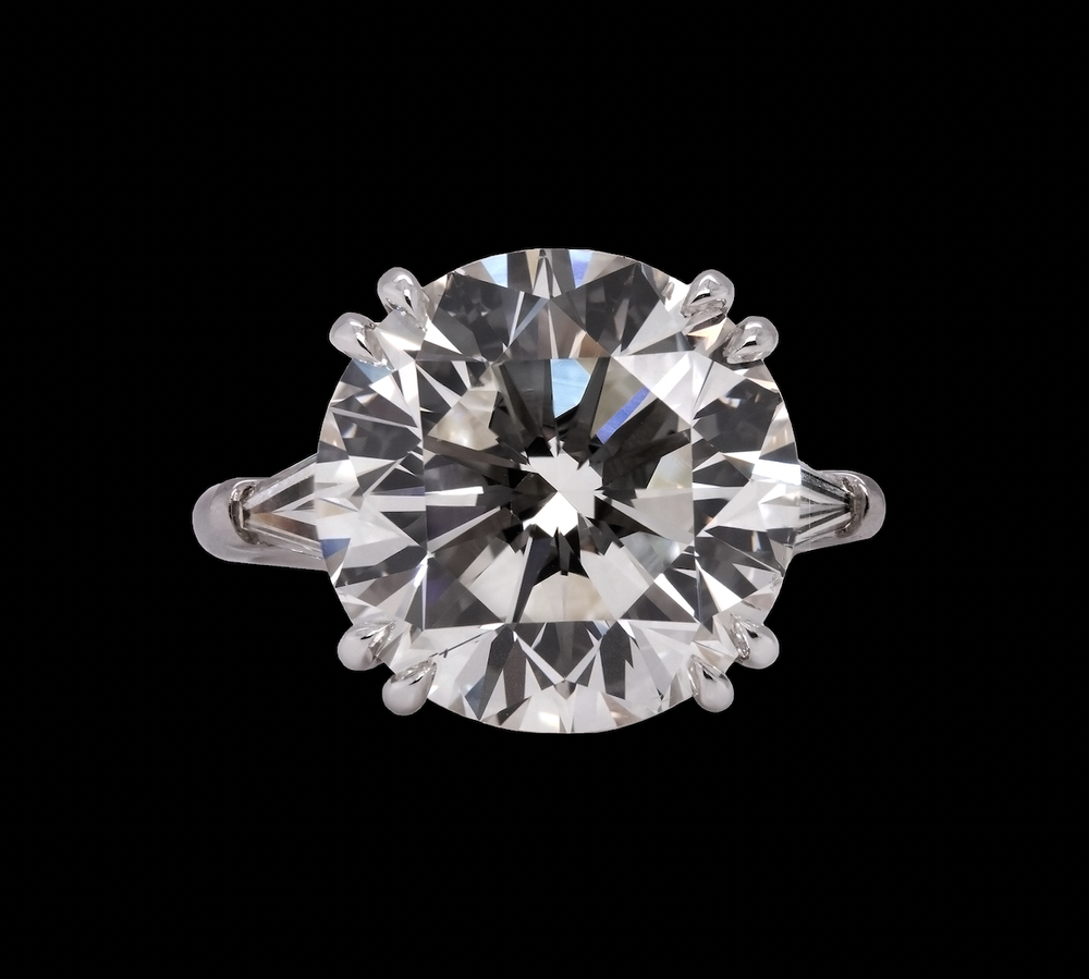 9.92CT ROUND BRILLIANT, K, SI1 set in Platinum ring with 2 Baguette side diamonds = 0.67cttw